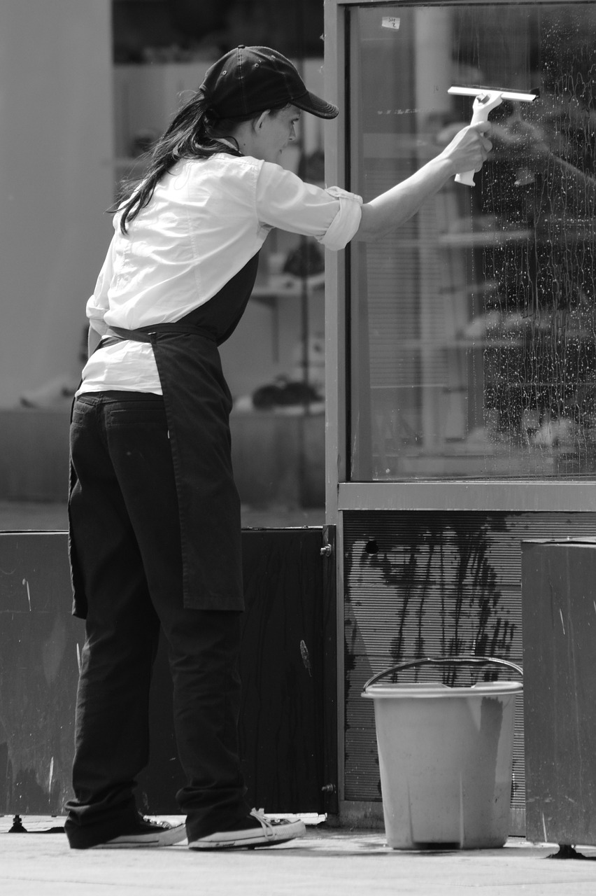 Umyjemy twoje okna. Firmy sprzątające – profesjonalne mycie okien Poznań